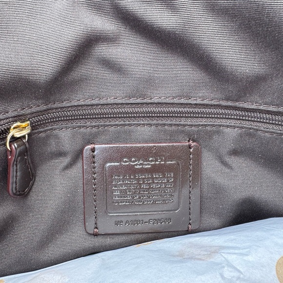 ❌SOLD❌✨Gently Used Ladies Coach Signature Brown and Tan Shoulder Bag✨ - Picture 7 of 16